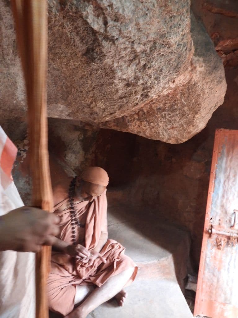 abu_chandrashekhar_mahadev_mandir_11.jpg