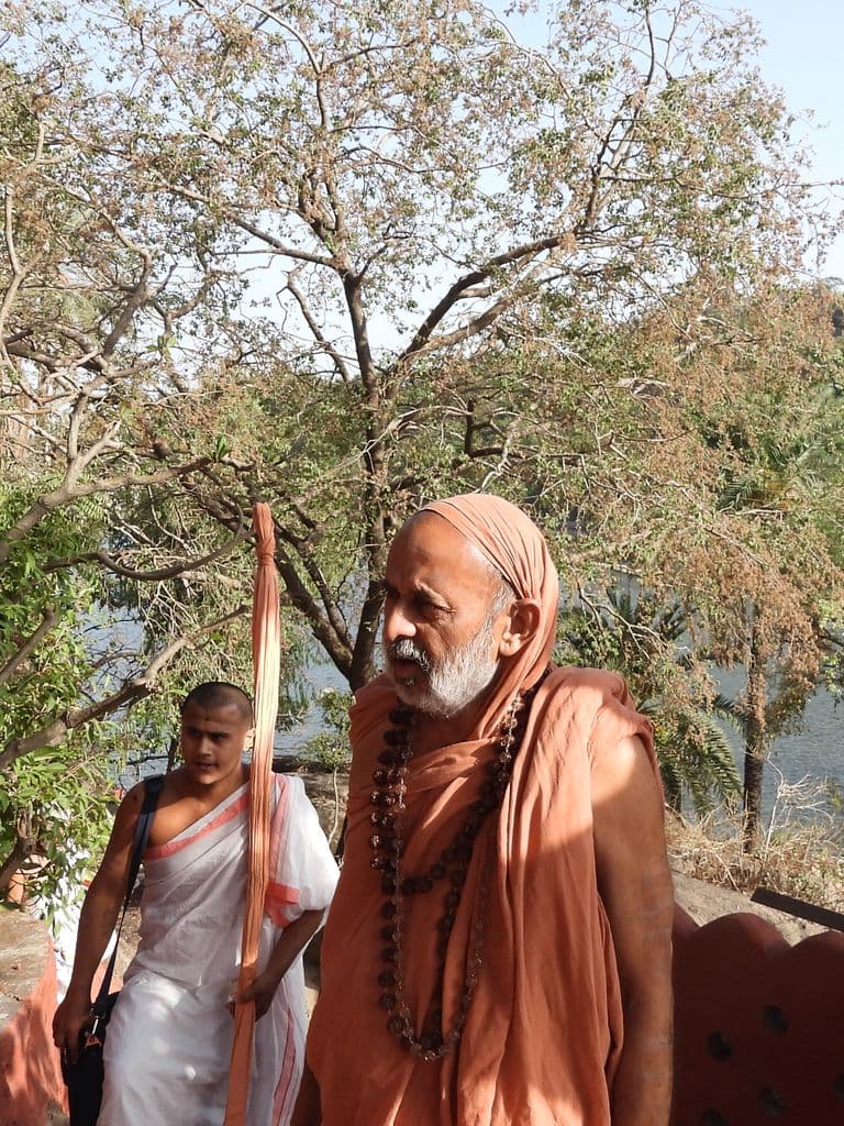 abu_chandrashekhar_mahadev_mandir_8.jpg