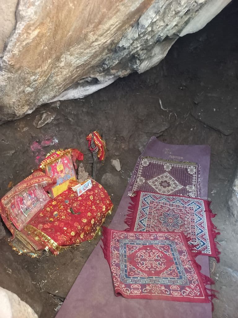 almora_kasar_devi_mandir_16.jpg