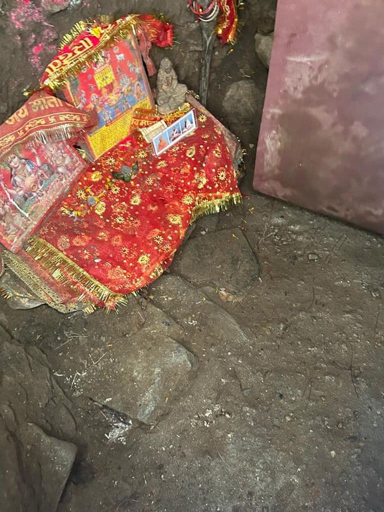 almora_kasar_devi_mandir_17.jpg