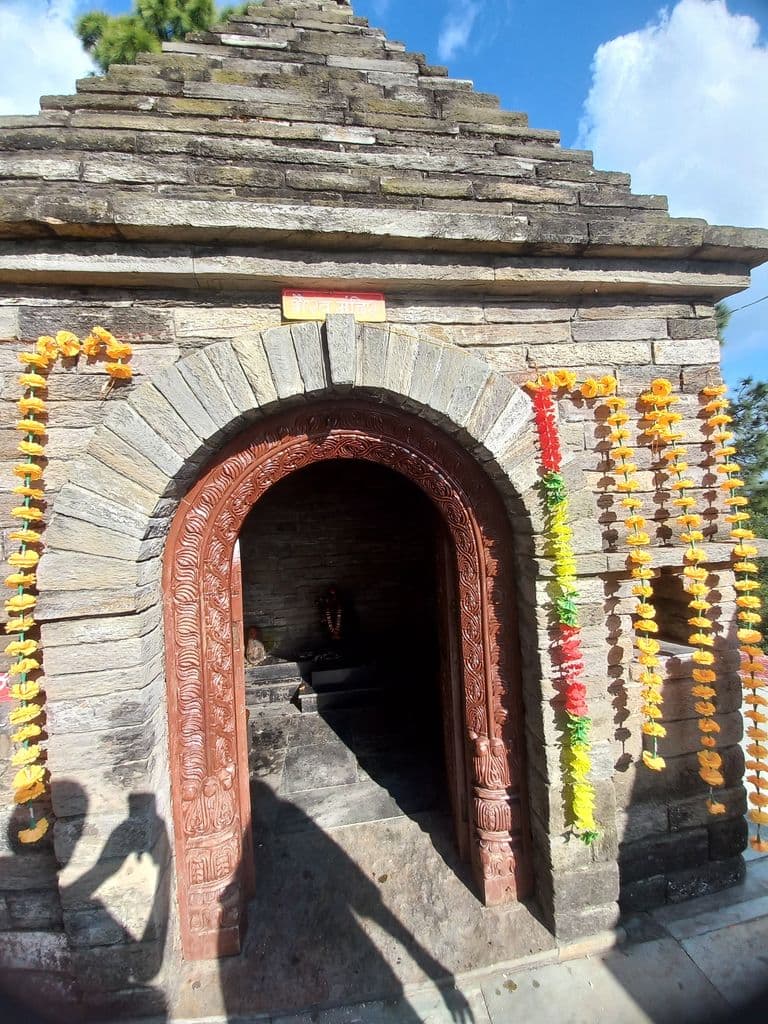 almora_kasar_devi_mandir_18.jpg