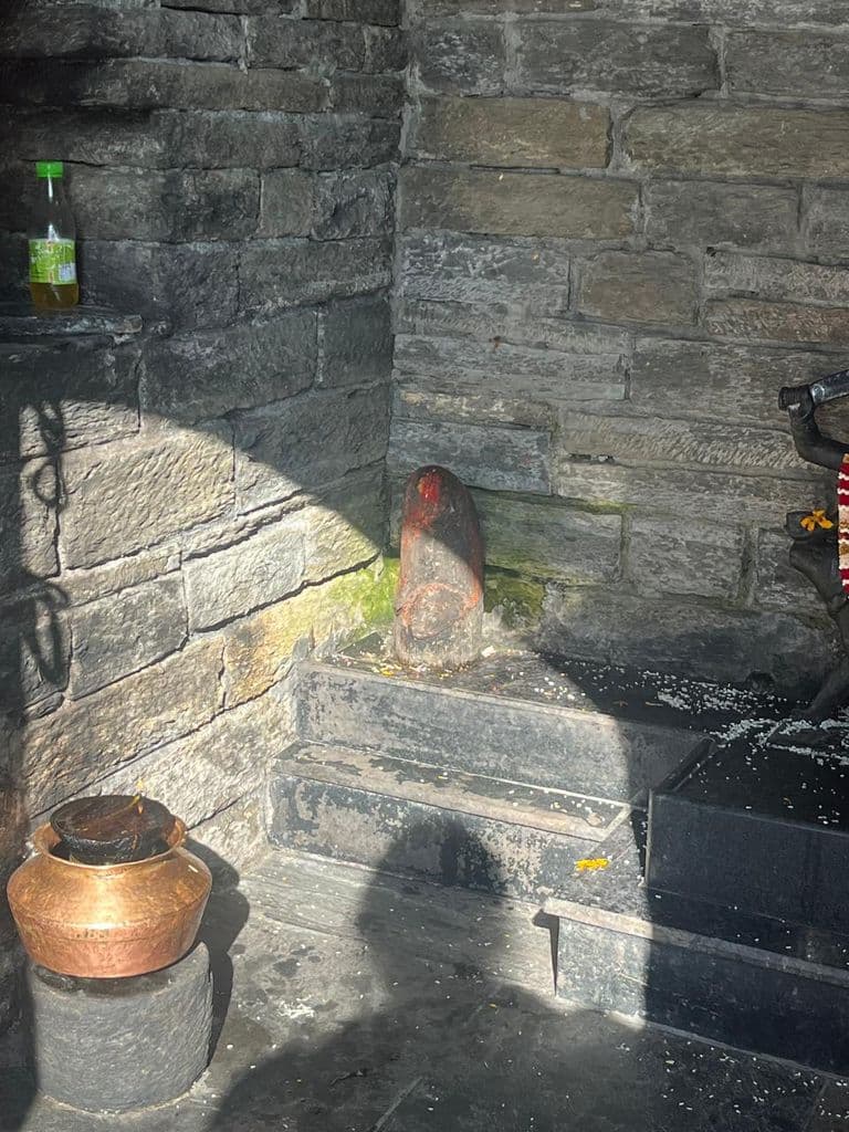 almora_kasar_devi_mandir_21.jpg