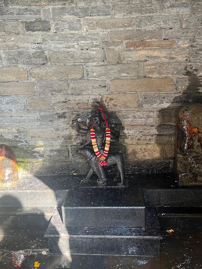 almora_kasar_devi_mandir_22.jpg