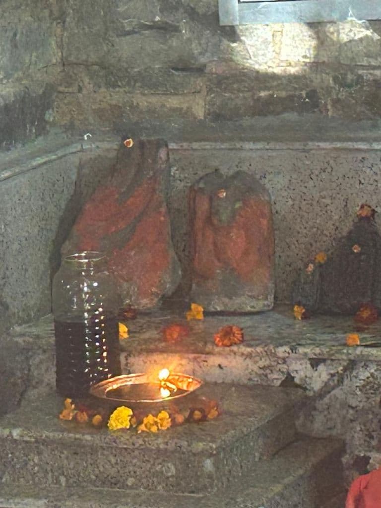 almora_kasar_devi_mandir_23.jpg