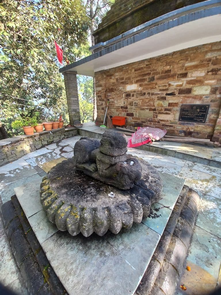 almora_kasar_devi_mandir_24.jpg