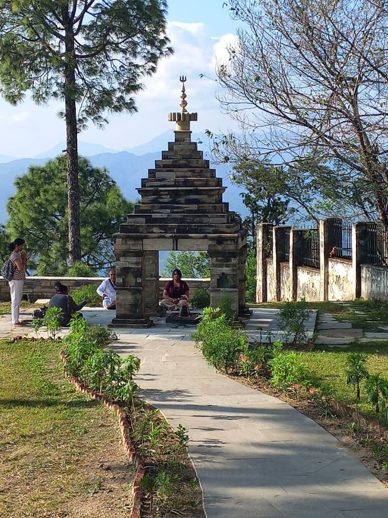 almora_kasar_devi_mandir_25.jpg