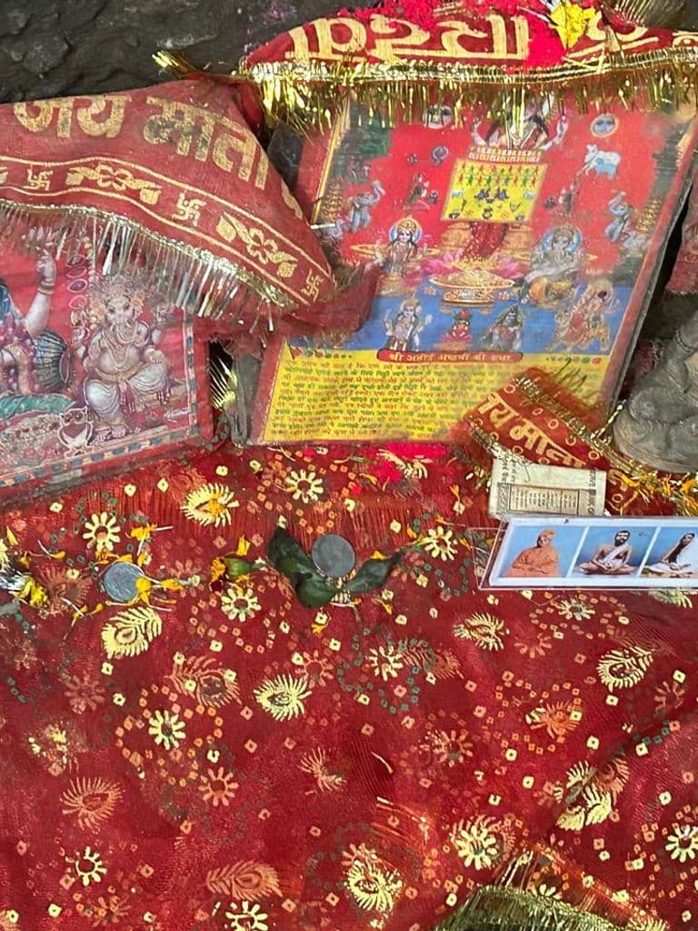 almora_kasar_devi_mandir_27.jpg