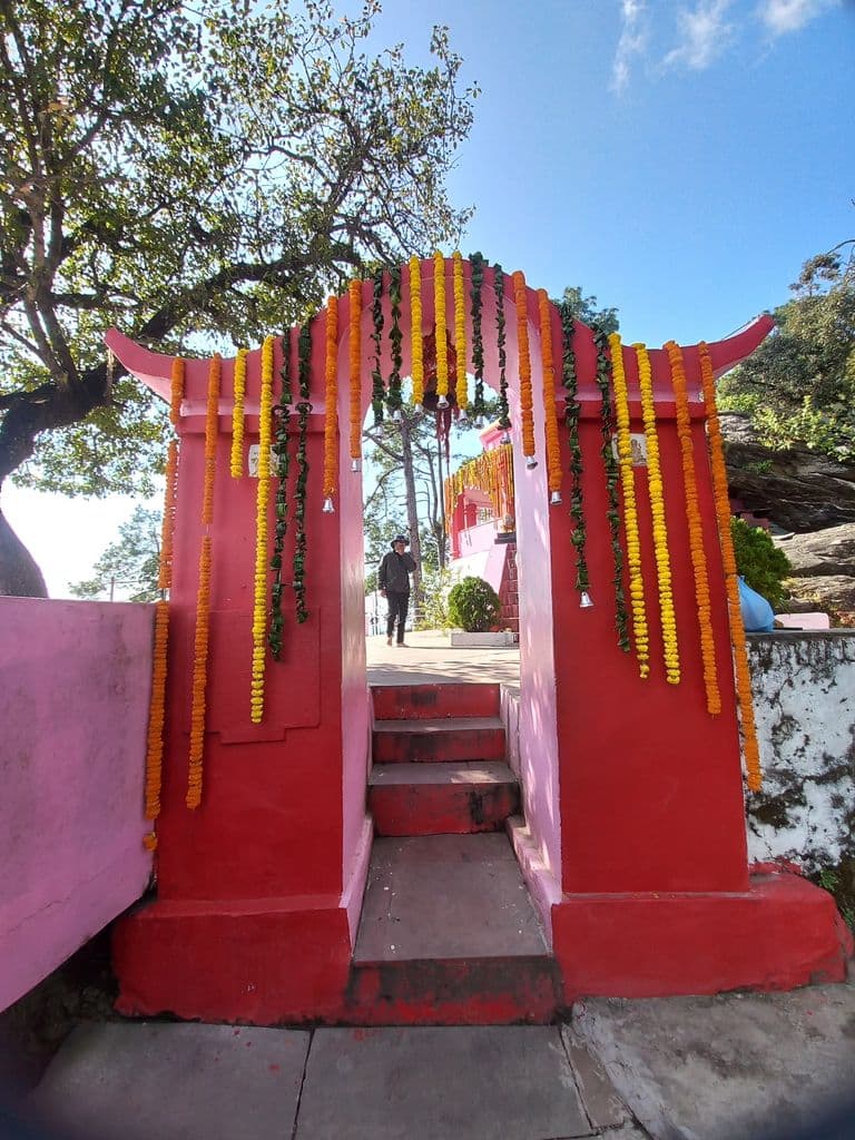 almora_kasar_devi_mandir_4.jpg