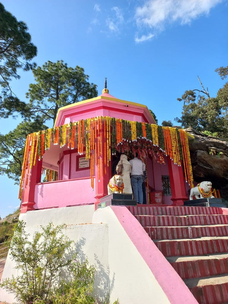 almora_kasar_devi_mandir_5.jpg