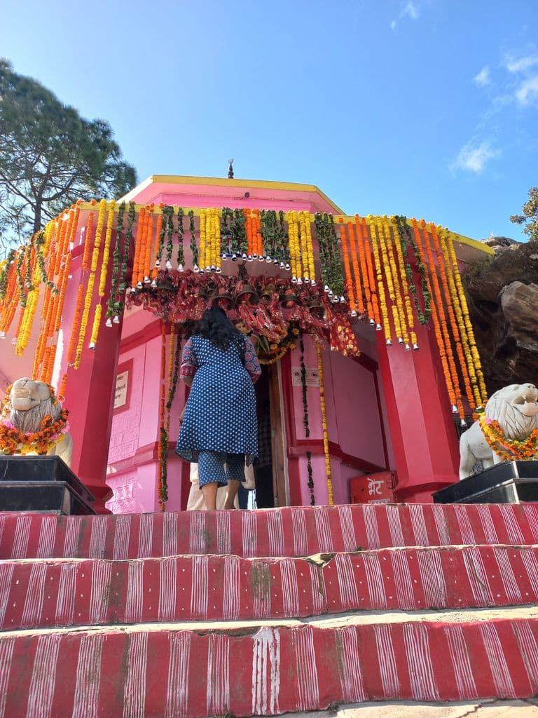almora_kasar_devi_mandir_6.jpg