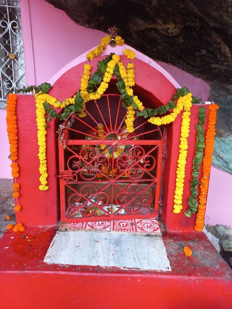 almora_kasar_devi_mandir_9.jpg