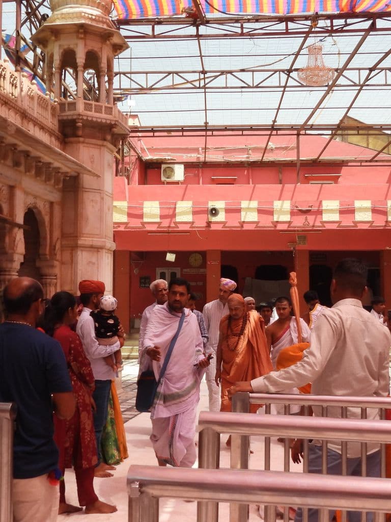deshnak_karani_mata_mandir_3.jpg