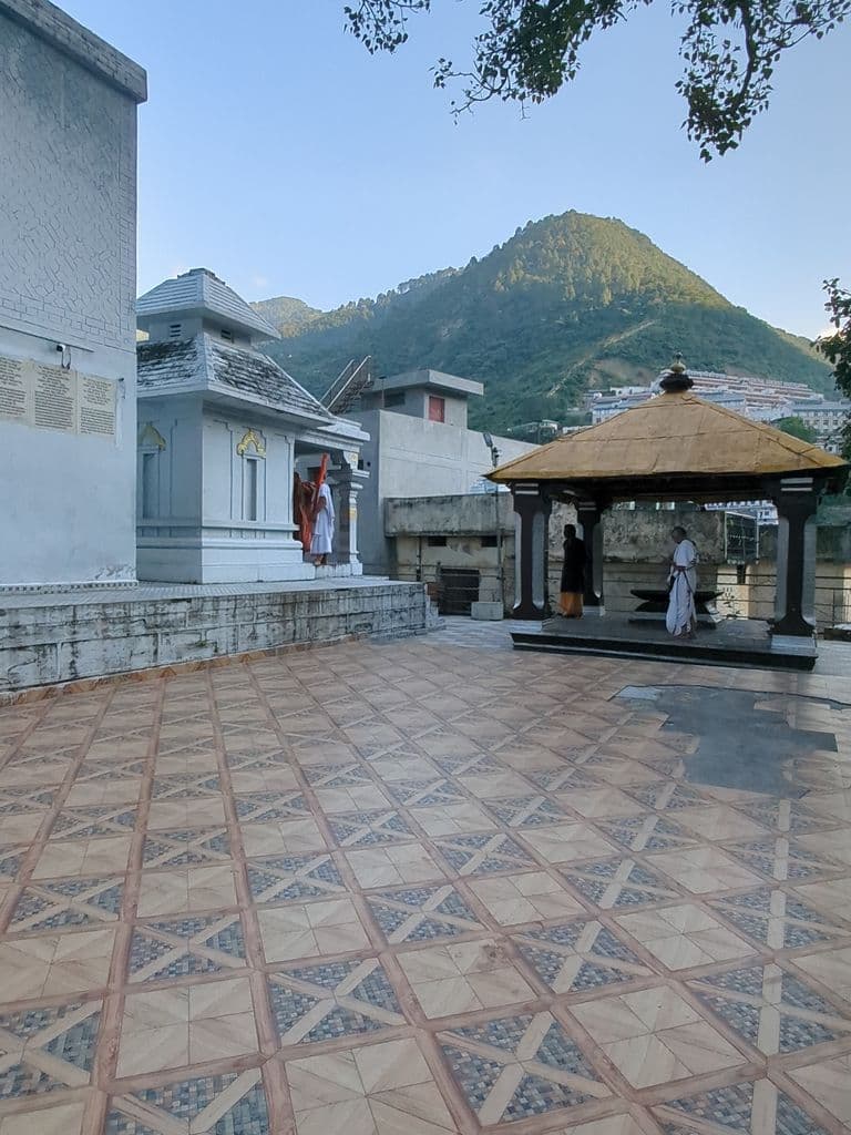 devprayag_raghunath_mandir_18.jpg