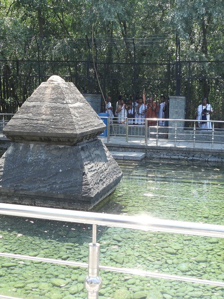 manasbal_shiva_mandir_2.jpg