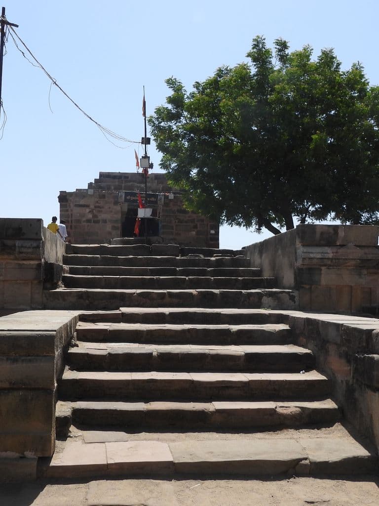 Purneshwara Mahadev Mandir - Lakhadi
