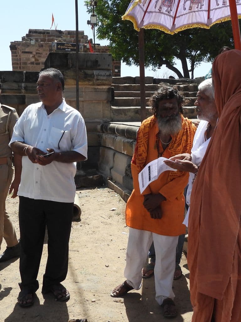 Purneshwara Mahadev Mandir - Lakhadi