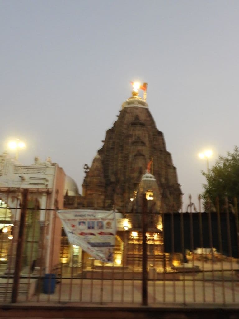 vadnagar_hatkeshwara_mandir_2.jpg