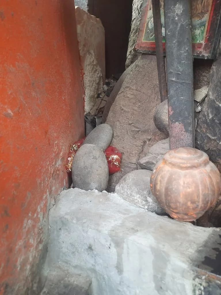 bahu_fort_kali_mandir_4.jpg
