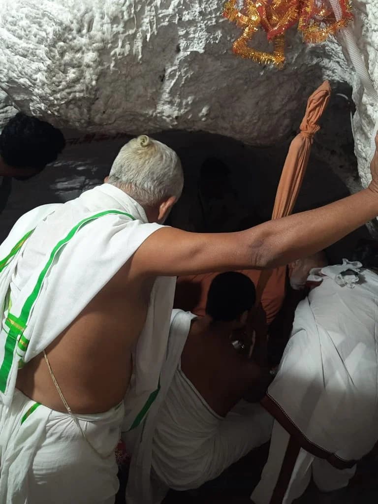 gauri_kund_mandir_1.jpg