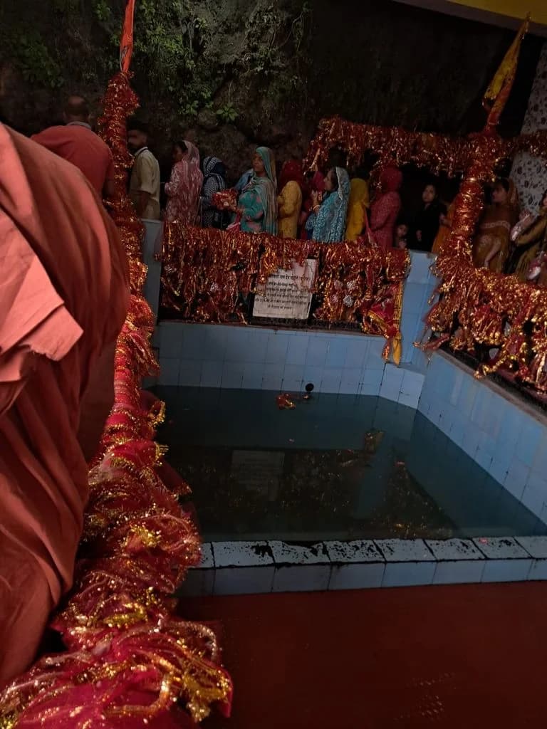 gauri_kund_mandir_13.jpg