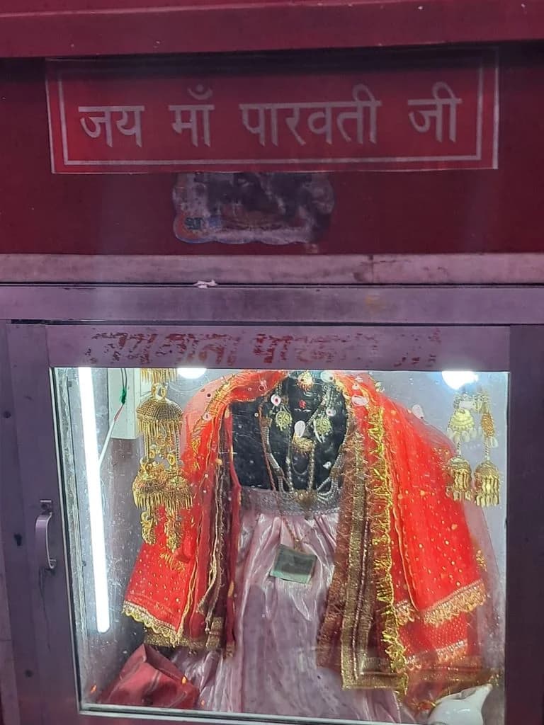 gauri_kund_mandir_17.jpg
