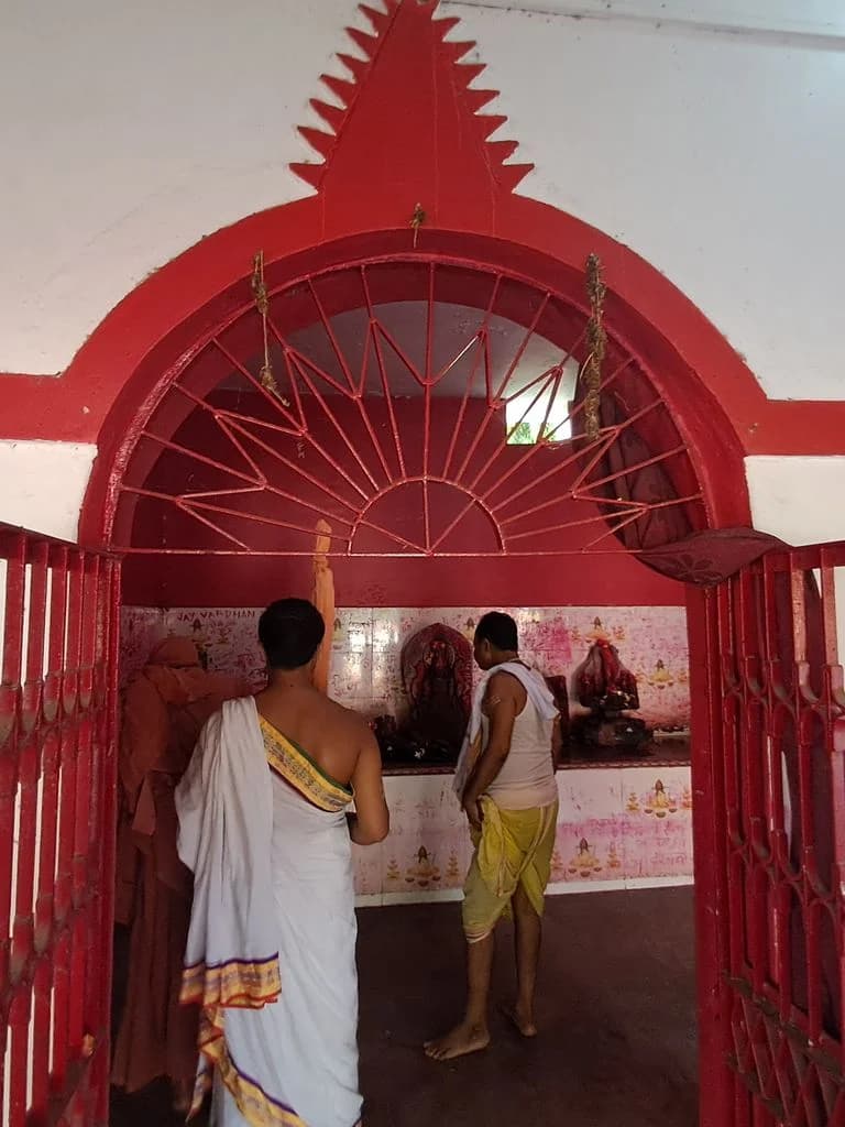 mahishmati-ugratara-mandir_8.jpg