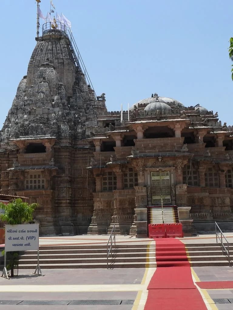 shamalaji_vishnu_mandir_1.jpg