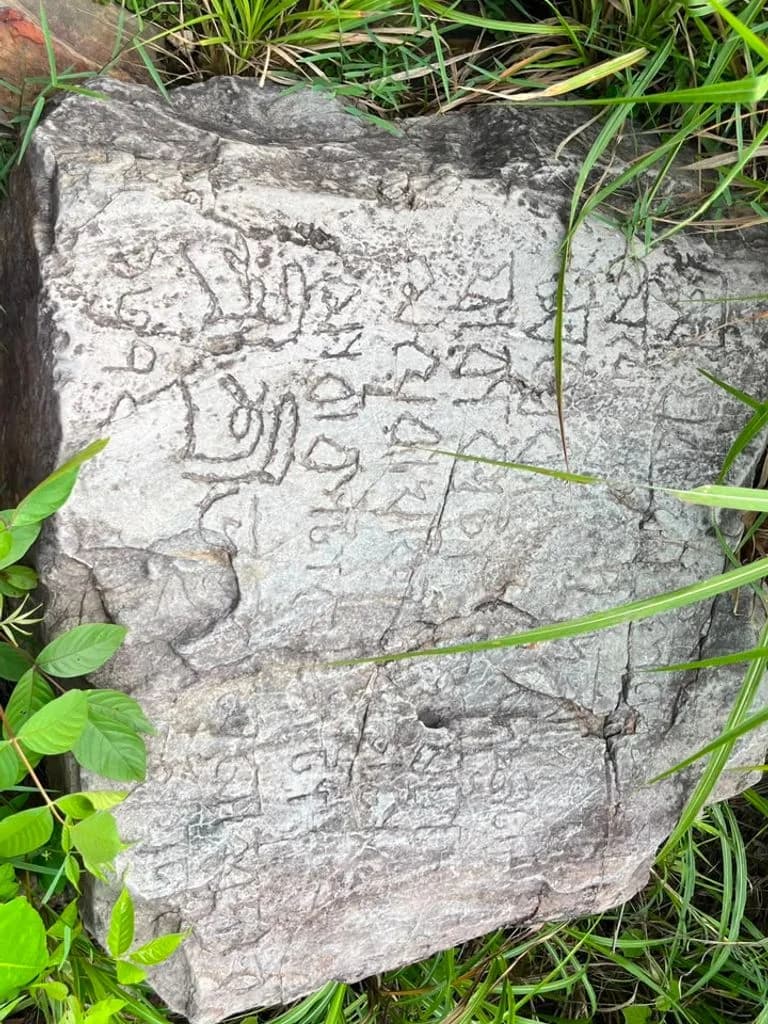 susunia_hill_temple_10.jpg