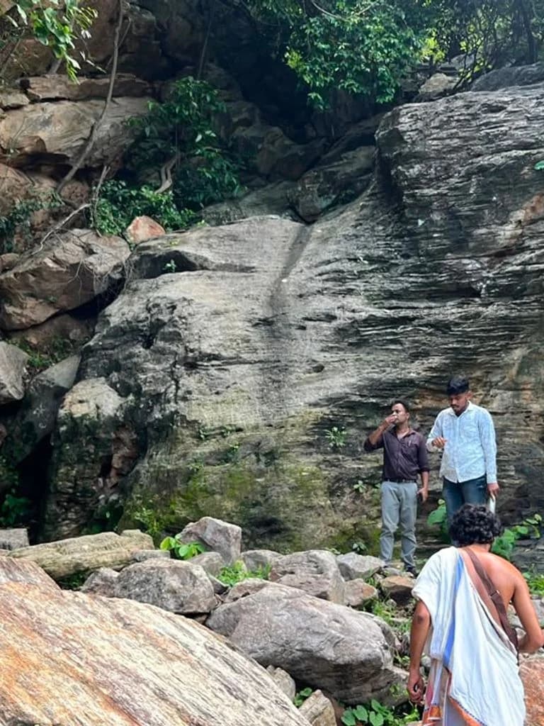 susunia_hill_temple_3.jpg