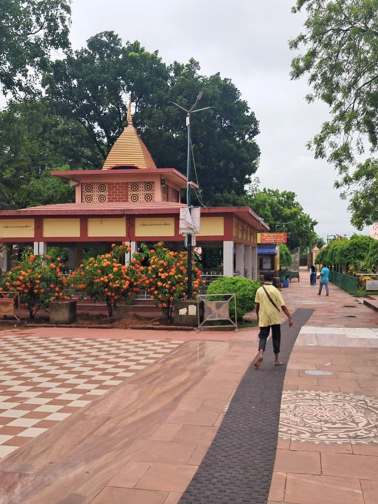 bardhaman_shiva_mandir_11.jpg