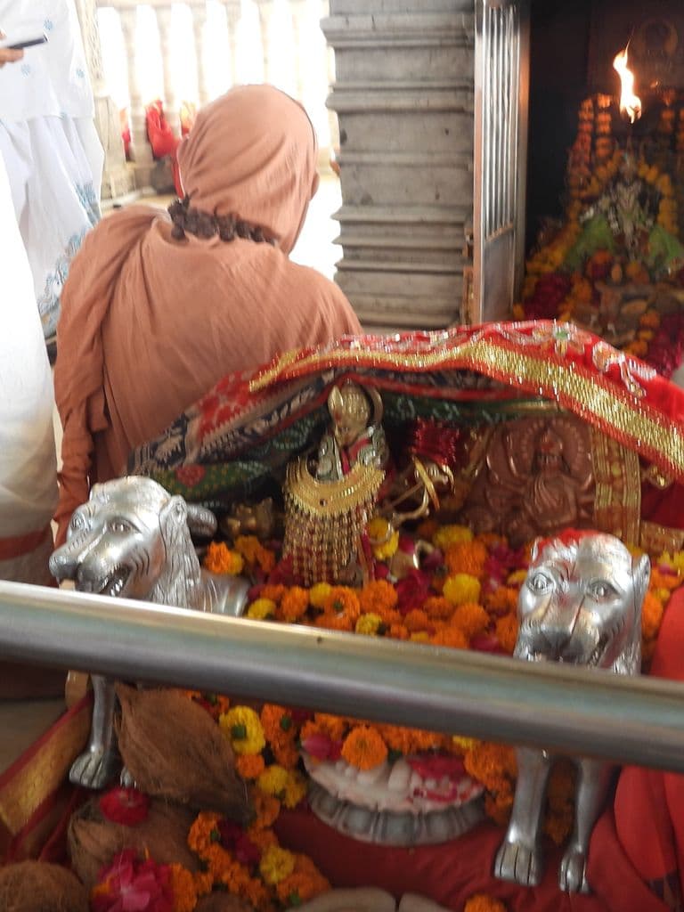 gabbar_hill_ambaji_11.jpg