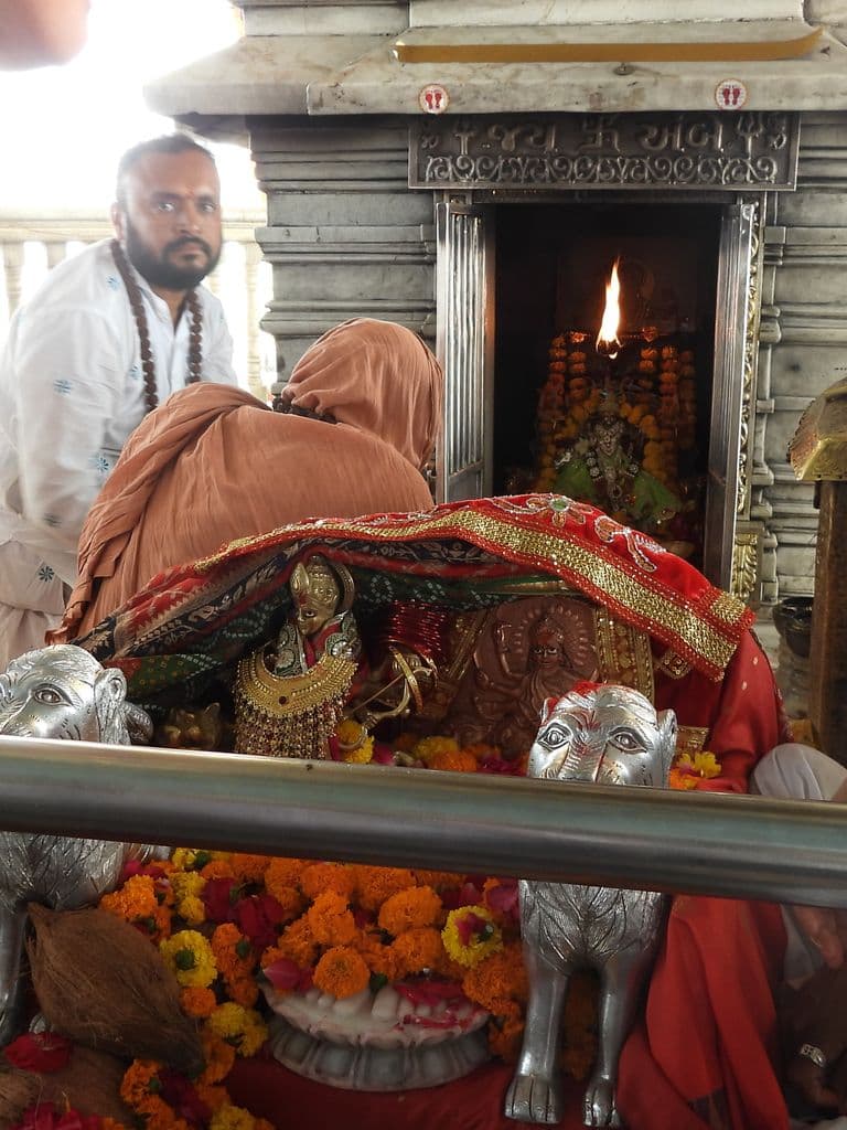 gabbar_hill_ambaji_9.jpg