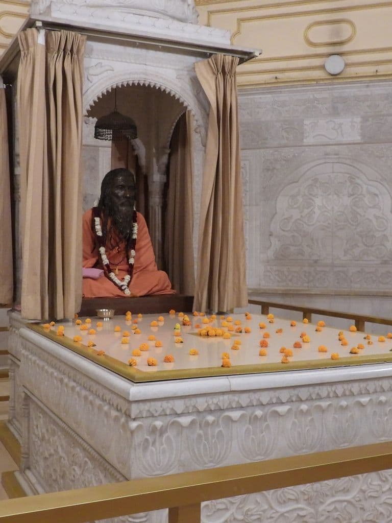 gurugram_prakash_puri_ashram_10.jpg