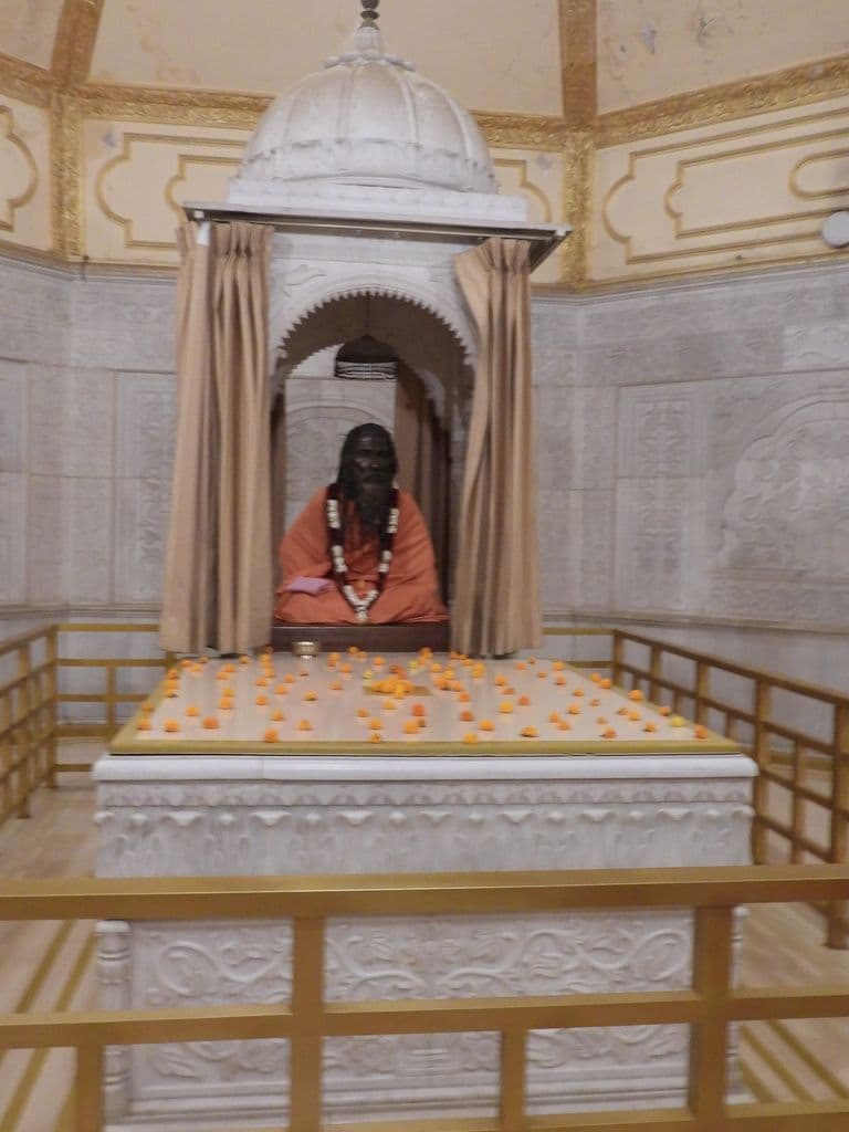 gurugram_prakash_puri_ashram_2.jpg
