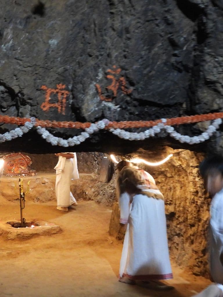 hinglaj_mata_gufa_mandir_2.jpg