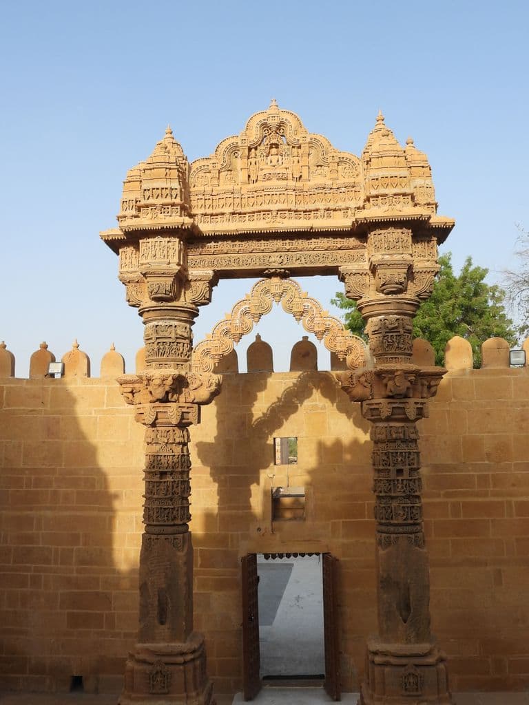 jaisalmer_sahasraphana_parshwanath_mandir_6.jpg