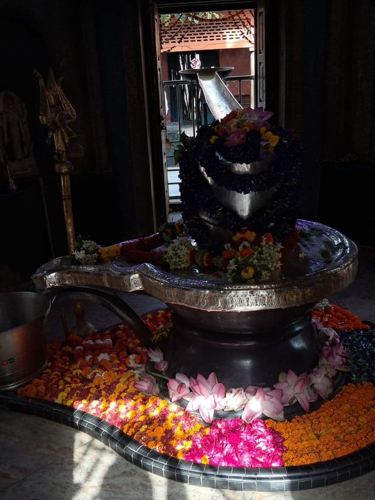 lucknow_mankameshwar_mandir_4.jpg