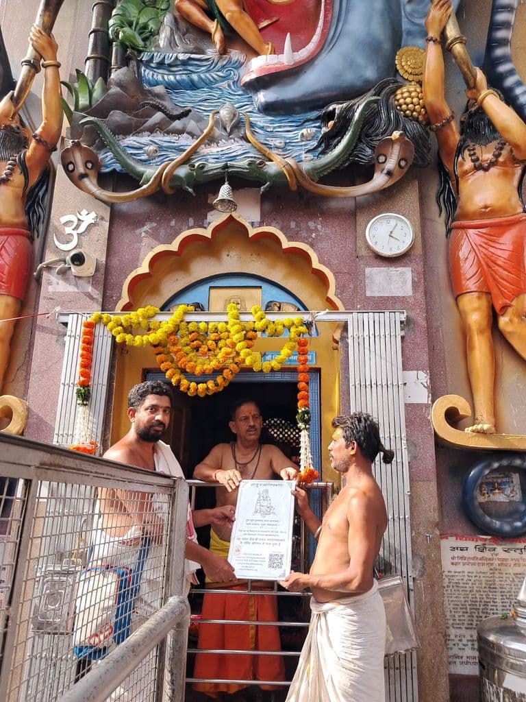 lucknow_mankameshwar_mandir_8.jpg