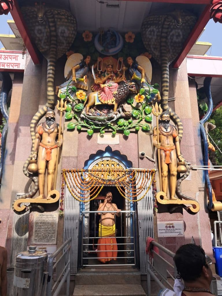 lucknow_mankameshwar_mandir_9.jpg