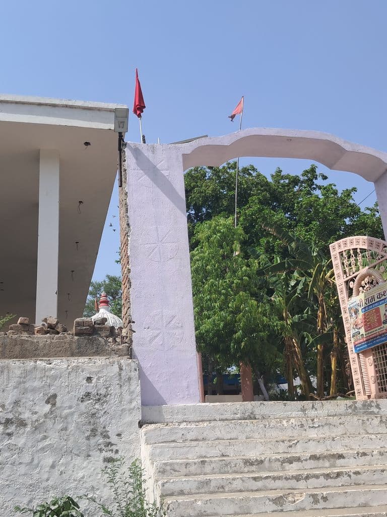 mangar_bani_caves_1.jpg