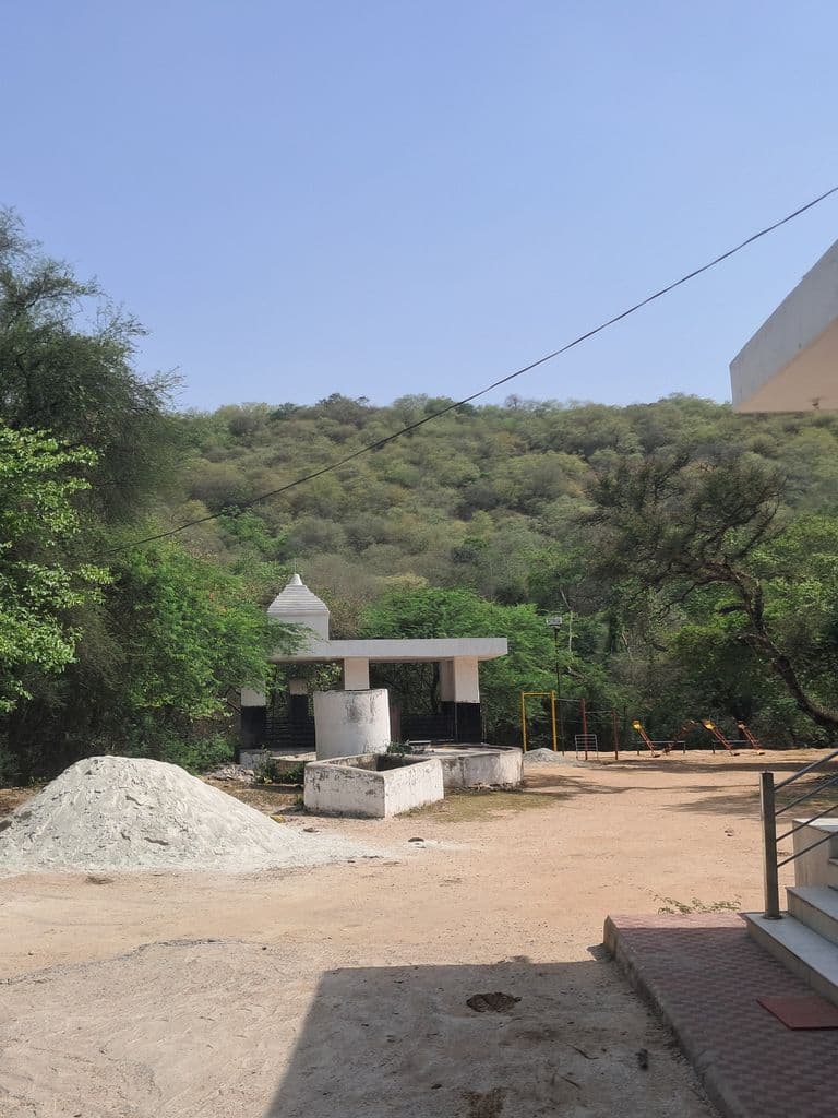 mangar_bani_caves_2.jpg