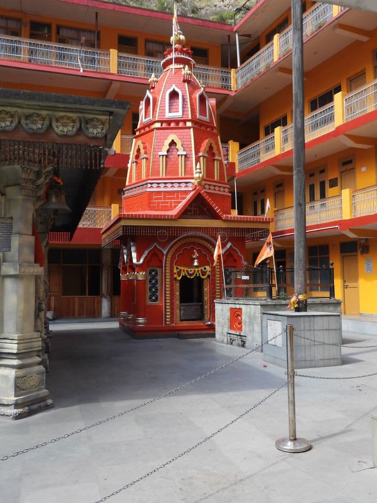 manikaran_shiva_mandir_16.jpg