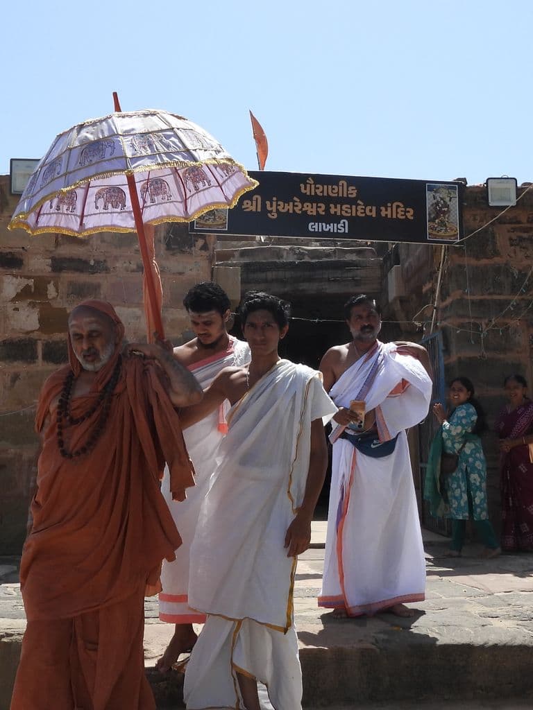 Purneshwara Mahadev Mandir - Lakhadi