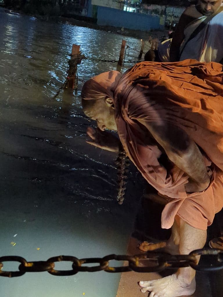 rishikesh_triveni_ghat_2.jpg