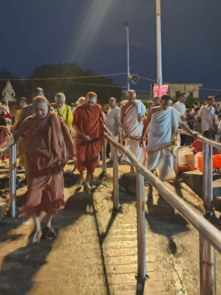 rishikesh_triveni_ghat_3.jpeg