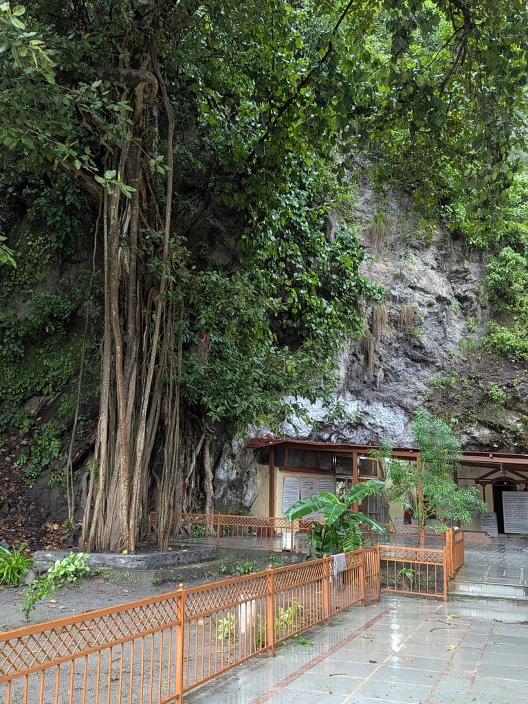 rishikesh_vasishta_gufa_2.jpg