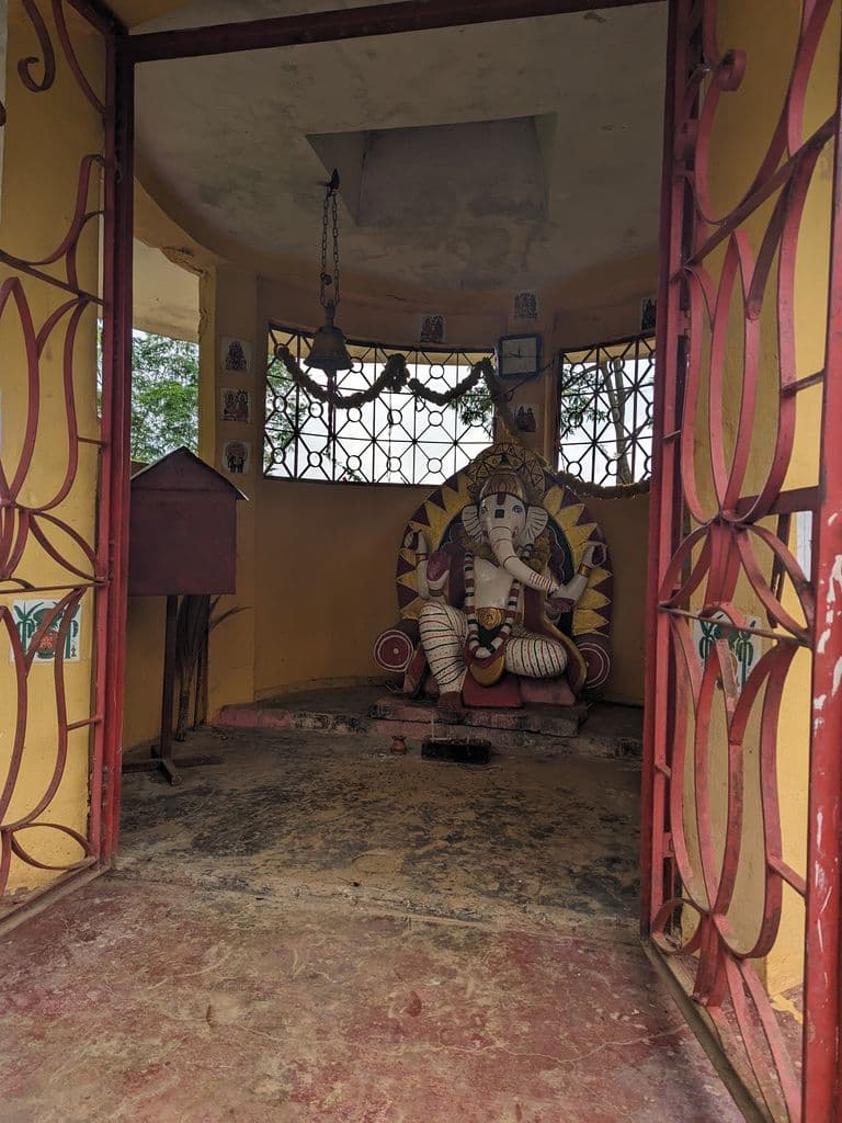 robipur_bhuban_baba_mandir_15.jpg
