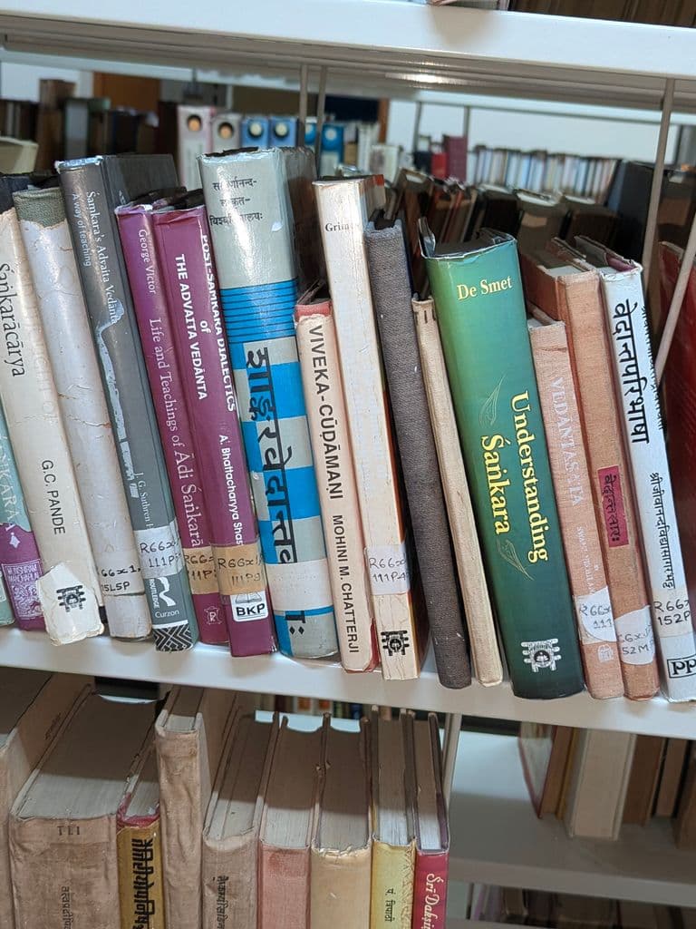 sarnath_central_institute_of_higher_tibetan_studies_27.jpg