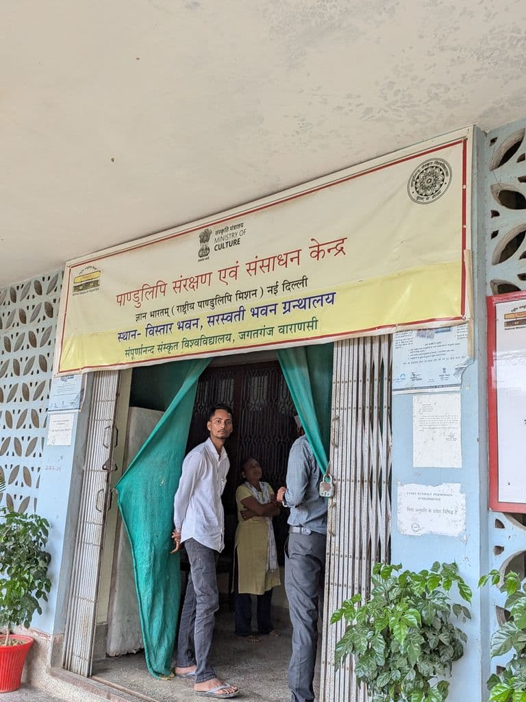 varanasi_pandulipi_sanshodhan_and_samsadhan_kendra_sampoornanand_sanskrit_university_1.jpg