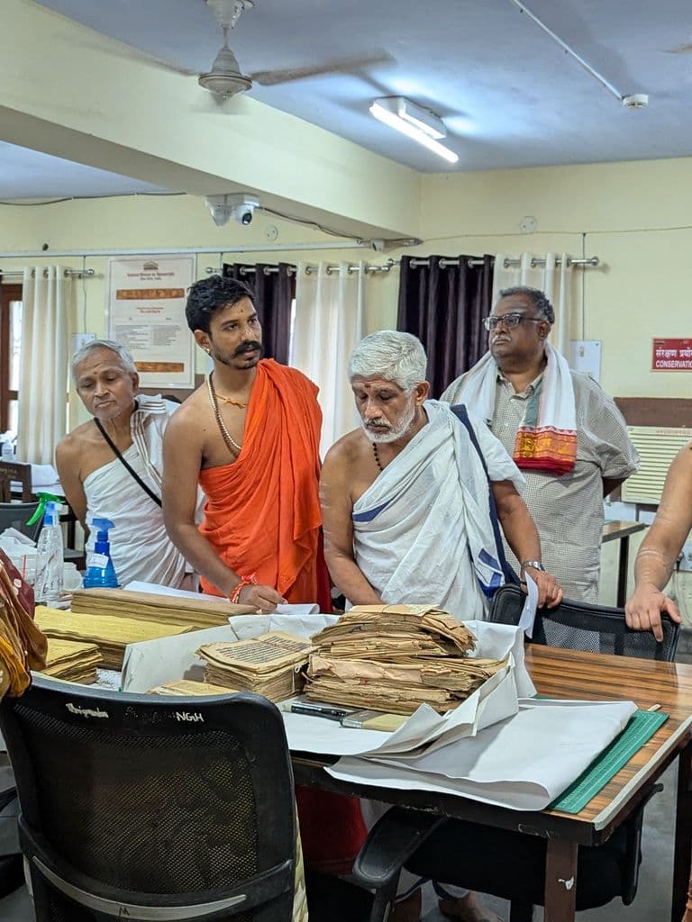 varanasi_pandulipi_sanshodhan_and_samsadhan_kendra_sampoornanand_sanskrit_university_2.jpg